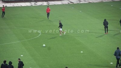 لاعبو الأهلي يؤدون عمليات الإحماء بإستاد القاهرة | صور