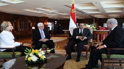 ترصدها 15 صورة.. مساعى مبارك لحل القضية الفلسطينية طوال 3 عقود