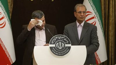 ظهور علامات كورونا على نائب وزير الصحة الإيراني فى مؤتمر صحفي | فيديو وصور