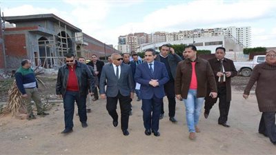 محافظ الغربية يتابع أعمال إنشاء مخيم الإيواء العاجل بإستاد طنطا