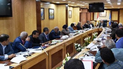 محافظ أسوان يقرر استثمار الرسوم المالية لتنفيذ المشروعات الخدمية