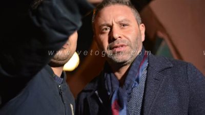 حازم إمام وحلبية وعبد المنعم في عزاء عمرو فهمي بمسجد الشرطة | صور