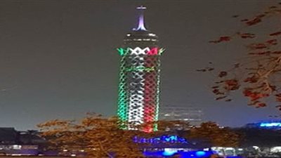 برج القاهرة يتزين بعلم الكويت احتفالا بالعيد الوطني | صور