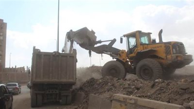 محافظة الجيزة ترفع 400 طن مخلفات أسفل دائرى المريوطية | صور