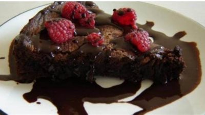 طريقة عمل الكيك بصوص الشيكولاتة