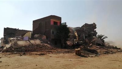 استمرار أعمال تطوير أحياء طريق الكباش بالأقصر في مرحلته الثانية