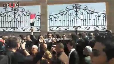 مواطنون خلال جنازة مبارك: 