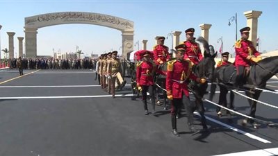 أبرز 5 مشاهد في جنازة مبارك.. مشاركة السيسي وكبار رجال الدولة.. دخول حفيد الراحل في نوبة بكاء