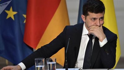 رفضًا لإغلاق المنشآت الطبية.. مواطن يشعل النار في نفسه أمام مكتب الرئيس الأوكراني