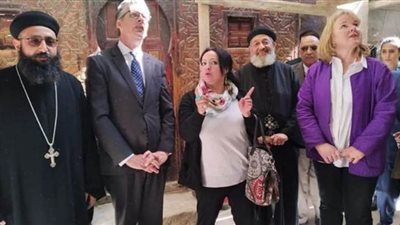 سفير بريطانيا بالقاهرة يزور دير العذراء بسمالوط