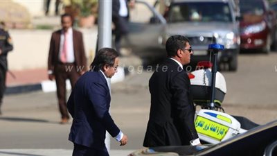 أحمد عز يشارك في مراسم دفن مبارك | صور