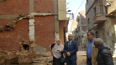 نائب محافظ الغربية يتفقد منزل آيل للسقوط بشارع الويشي في طنطا | صور