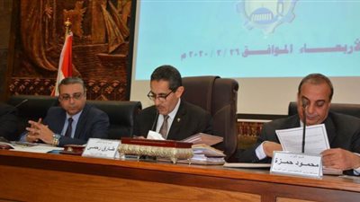 محافظ الغربية يوجه بالاهتمام بإنارة ونظافة الشوارع ورصف الطرق