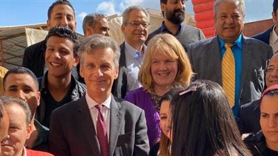 السفير البريطاني يشيد بمتدربي مشروع التراث الشعبي القبطي بالمنيا| صور