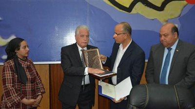 محافظ جنوب سيناء يكرم والد الشهيد محمود ناجي في الذكري الثانية لاستشهاده