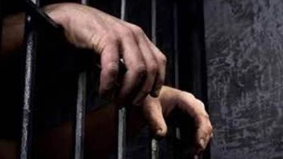 حبس سائق لاتهامه بسرقة محتويات سيارة وبيعها لميكانيكي بمنشأة ناصر 