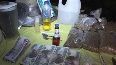 لحظة ضبط مصنع لإنتاج مخدر الإستروكس فى القليوبية| فيديو