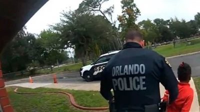 شرطي أمريكي يعتقل طفلة تبلغ من العمر 6 سنوات| فيديو