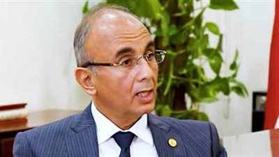 رئيس جامعة الزقازيق عن واقعة العميد: 