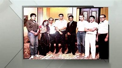 الإبراشي يعرض إرث أحمد زكي.. بينها صور من سيناريو فيلم مبارك | صور