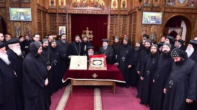 هدية من رهبان دير الأنبا موسى للبابا تواضروس