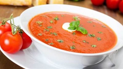طريقة عمل شوربة الطماطم بالكريمة والريحان