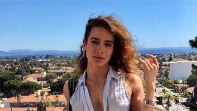 انتحار ممثلة وكاتبة نتفلكس الشهيرة عن عمر 28 عاما