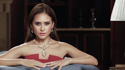 نيللي كريم تصور اليوم بـ