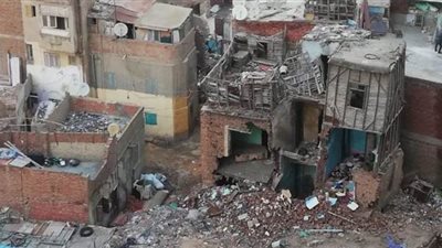 انهيار 3 منازل قديمة بمنطقة درب العشش في الغربية | صور
