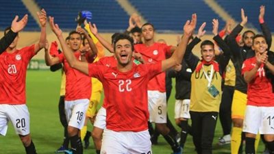لاعبو منتخب الشباب يحتفلون بالتأهل لنصف نهائي كأس العرب | صور