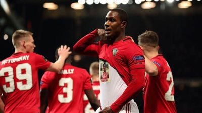 إيجالو يحتفل بأول أهدافه مع مانشستر يونايتد بصورة أخته الراحلة