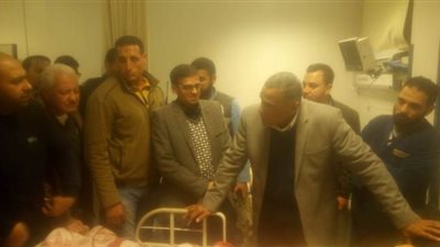 محافظ مطروح يتابع حالة مصابي حادث انقلاب القطار بسيدي عبد الرحمن | صور