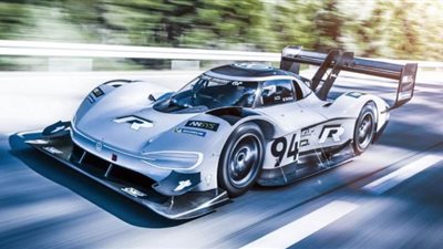 فولكس فاجن تتحدى سوق السيارات الكهربائية بالأداء العالي