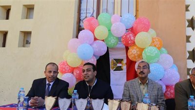 نائب محافظ قنا يكرم الطلاب الفائزين في ماراثون STEM | صور