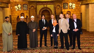 وفد الخارجية الألمانية يزور كاتدرائية السمائيين ومسجد الصحابة بشرم الشيخ | صور