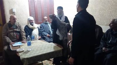 جلسة صلح تنهي خصومة عائلتي 