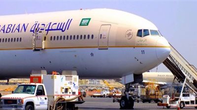 الخطوط الجوية السعودية تحدد التذاكر المعفاة من الرسوم الإضافية بسبب العمرة