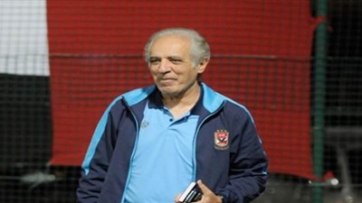 سمير عدلي يطير إلى جنوب أفريقيا غدًا لترتيب إقامة بعثة الأهلي