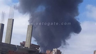 حريق في مخزن بلاستيك بالمنطقة الحرة بالعامرية