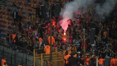 مناوشات بين جماهير الترجي والأمن في إستاد القاهرة