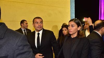 عمرو دياب ودينا الشربيني في عزاء مبارك بمسجد المشير طنطاوي