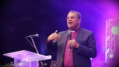 وفد الإنجيلية يقدم العزاء لأسرة مبارك