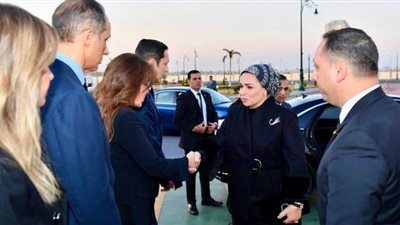 قرينة السيسي تقدم العزاء فى مبارك| صور