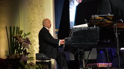 هاني شنودة يتألق في حفل الجامعة الأمريكية | صور