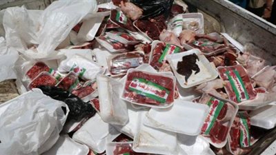 مصادر 15 طن سلع غذائية و25 ألف عبوة مقرمشات غير صالحة للاستهلاك الآدمي| فيديو