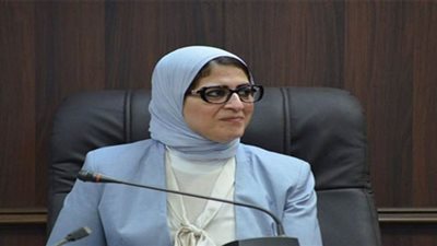 مؤتمر صحفي لوزيرة الصحة بمطار القاهرة قبل سفرها للصين