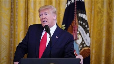 أول قرار من ترامب بعد وفاة أمريكي بفيروس كورونا