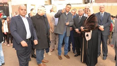 محافظ الدقهلية يقيل مدير مدرسة ببنى عبيد ويحيل العاملين للتحقيق | صور