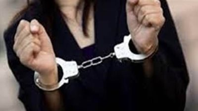 ضبط ربة منزل تستدرج الأطفال وتسرق مشغولاتهن الذهبية فى المطرية 