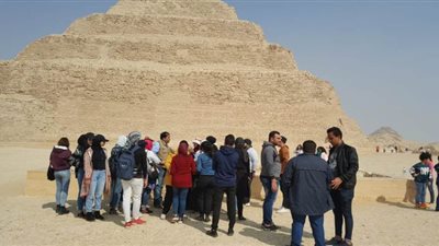 مركز زاهي حواس للمصريات ينظم زيارة علمية لآثار سقارة